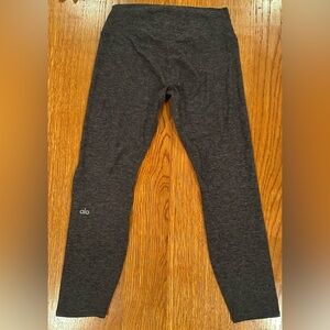 Alo Yoga High-Waist Airbrush 7/8 Leggings  - Size M